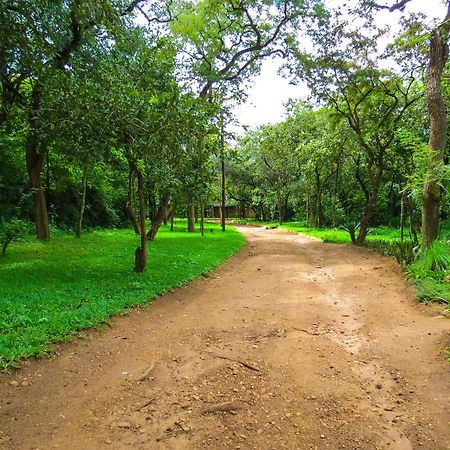Woodlands Lilongwe Hotel Bagian luar foto
