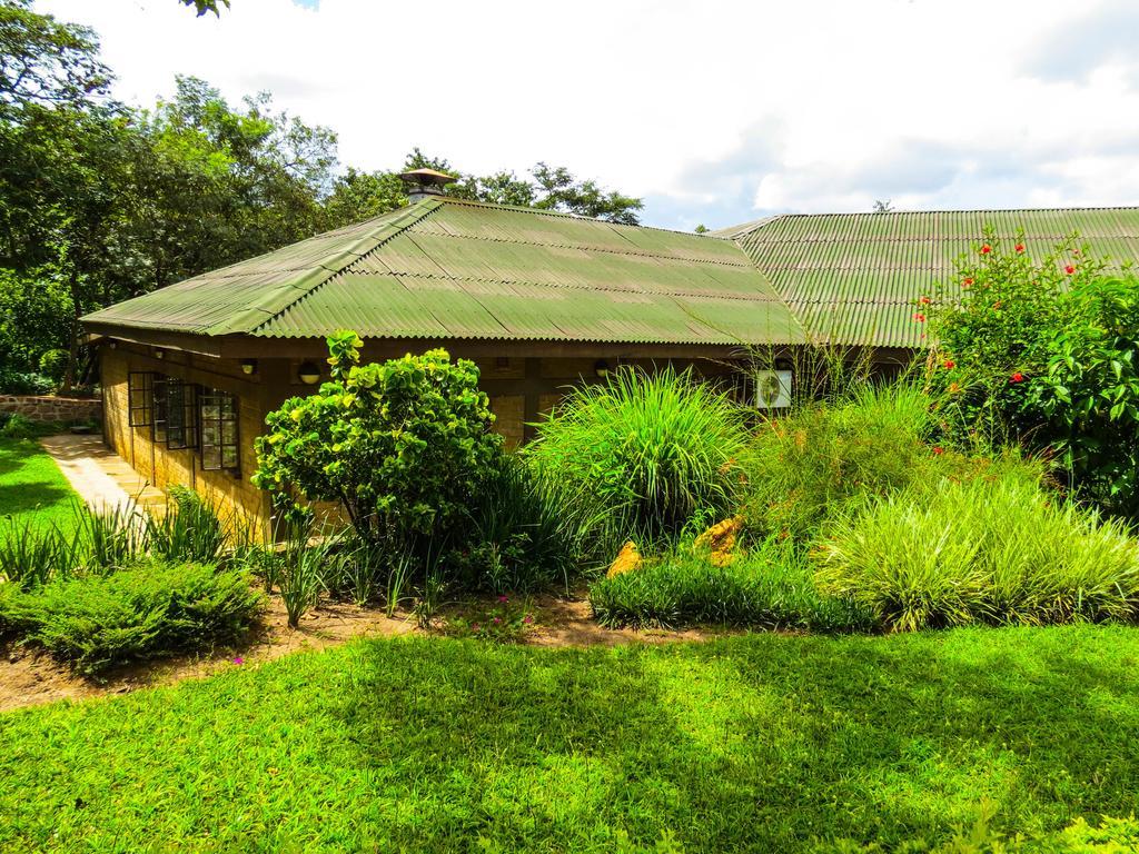 Woodlands Lilongwe Hotel Bagian luar foto