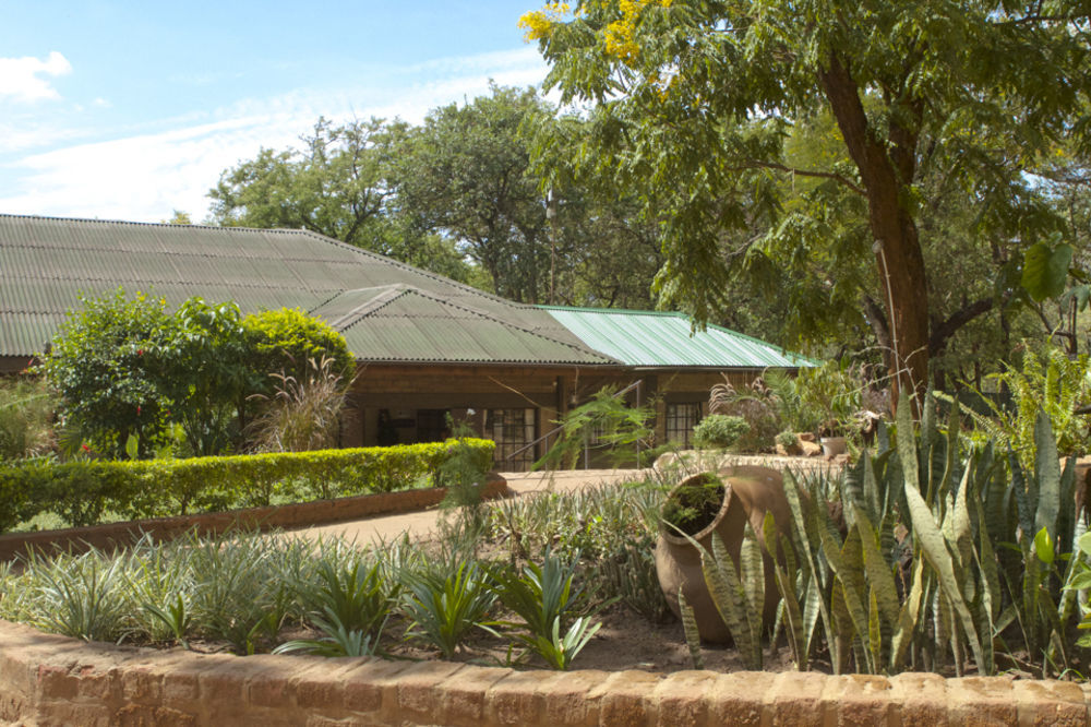 Woodlands Lilongwe Hotel Bagian luar foto