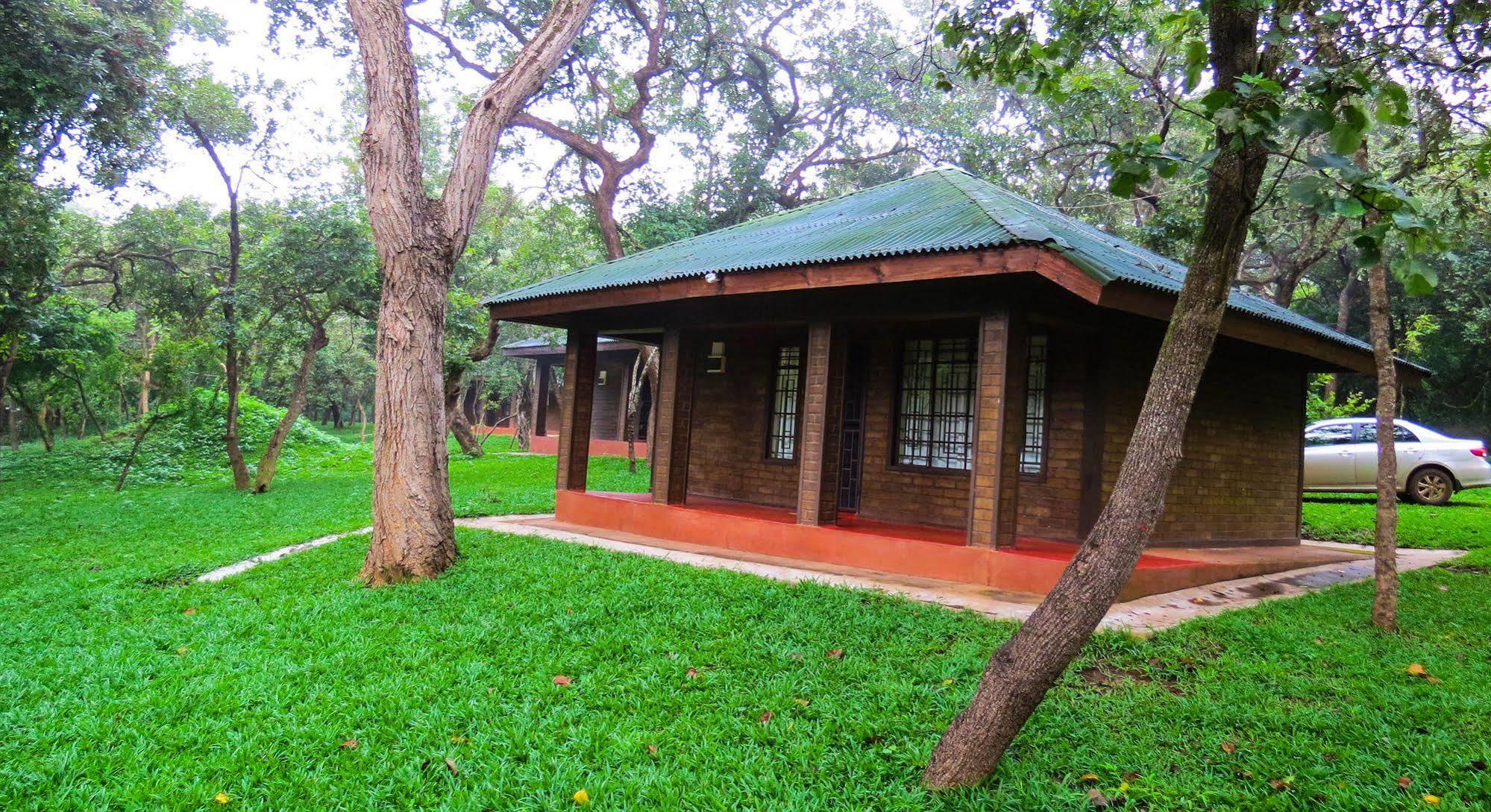 Woodlands Lilongwe Hotel Bagian luar foto
