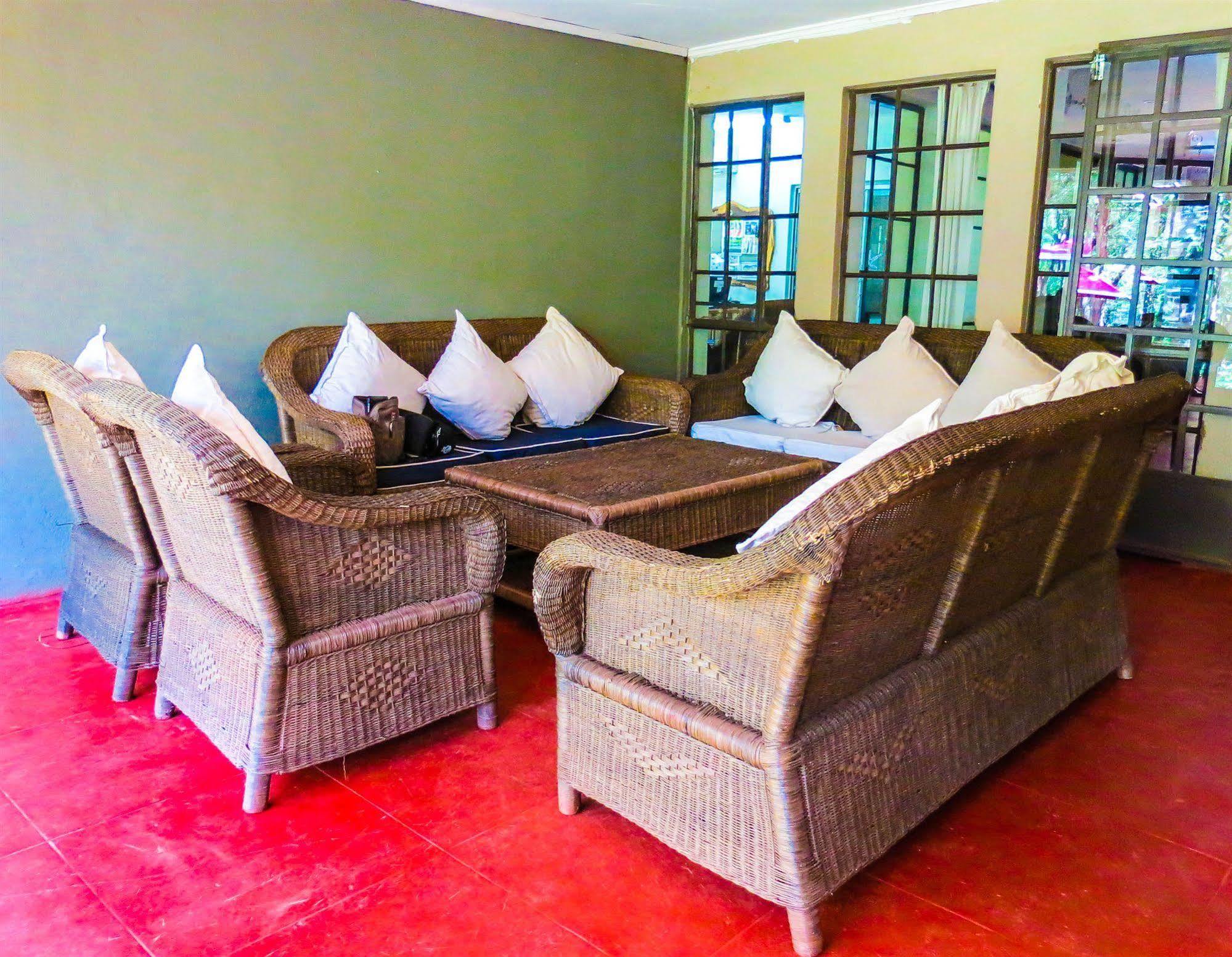 Woodlands Lilongwe Hotel Bagian luar foto