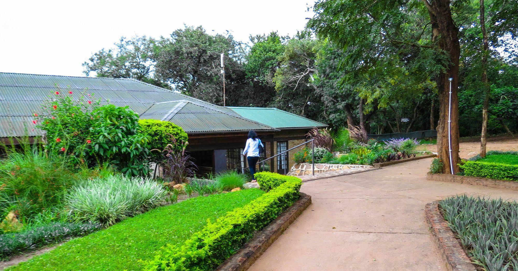 Woodlands Lilongwe Hotel Bagian luar foto